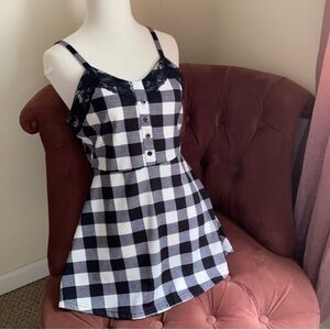 Black & white checkered top size small